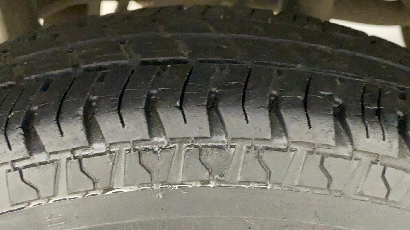 2013 Maruti Alto 800 LXI, Petrol, Manual, 33,172 km, Right Rear Tyre Tread