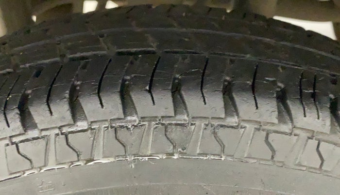 2013 Maruti Alto 800 LXI, Petrol, Manual, 33,172 km, Right Rear Tyre Tread