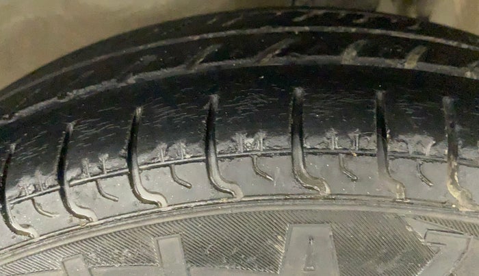 2013 Maruti Alto 800 LXI, Petrol, Manual, 33,172 km, Left Front Tyre Tread