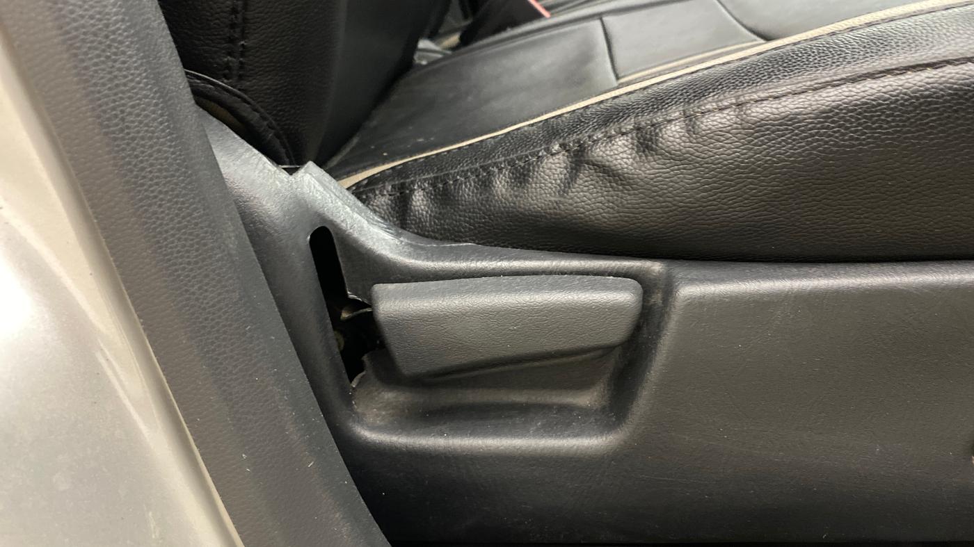 2016 Maruti Alto K10 VXI (O), Petrol, Manual, 73,560 km, Driver Side Adjustment Panel