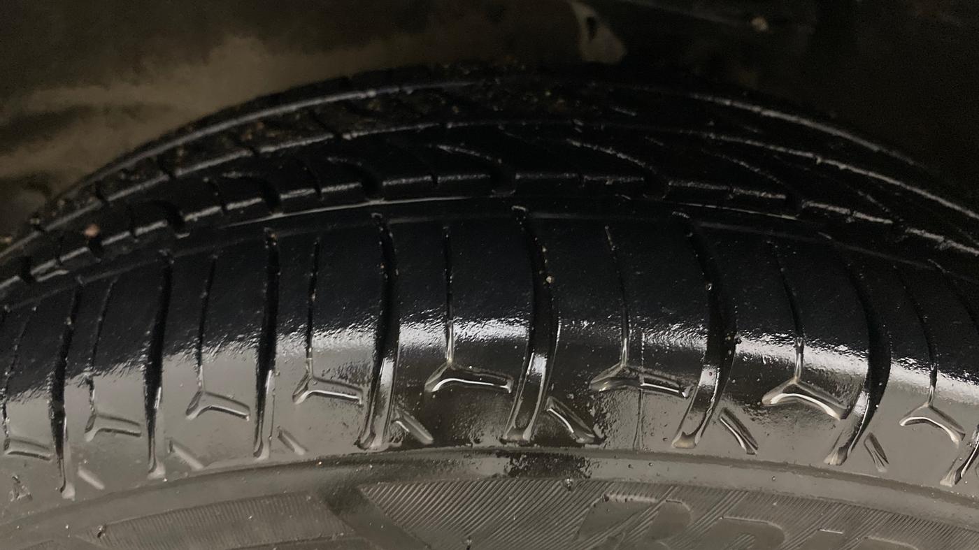 2016 Maruti Alto K10 VXI (O), Petrol, Manual, 73,560 km, Left Front Tyre Tread