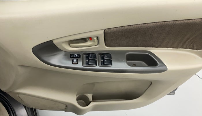 2013 Toyota Innova 2.5 GX 8 STR BS IV, Diesel, Manual, 65,187 km, Driver Side Door Panels Control