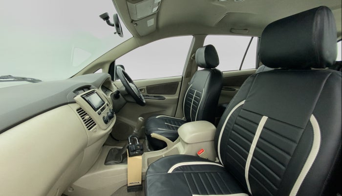 2013 Toyota Innova 2.5 GX 8 STR BS IV, Diesel, Manual, 65,187 km, Right Side Front Door Cabin