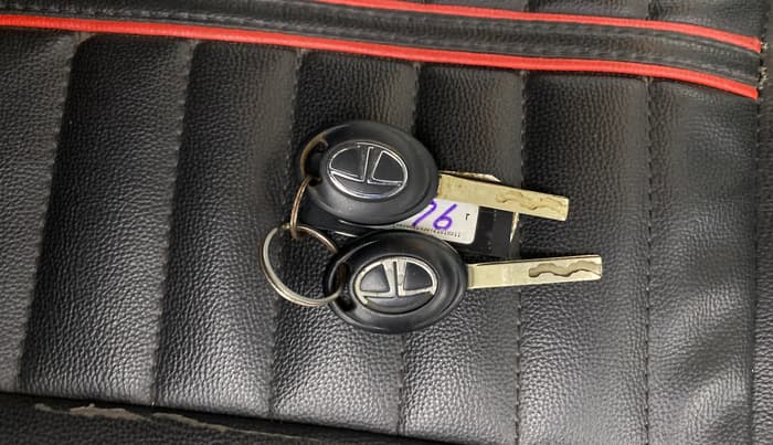 2021 Tata ALTROZ XM PETROL, Petrol, Manual, 53,015 km, Key Close Up