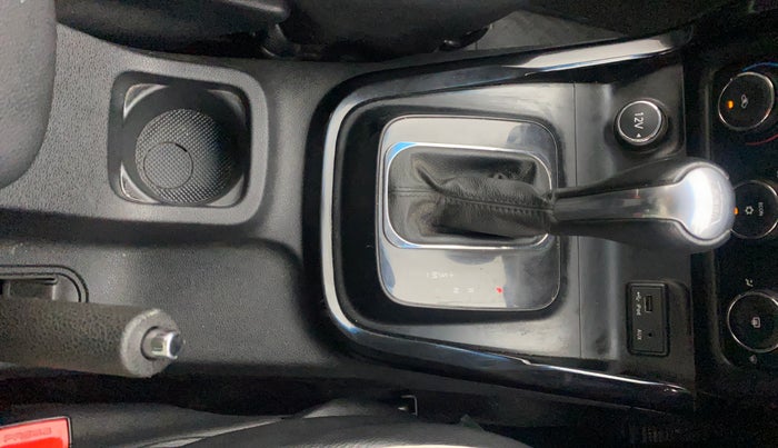 2018 Tata Hexa XMA 4X2 7 STR, Diesel, Automatic, 47,569 km, Gear Lever