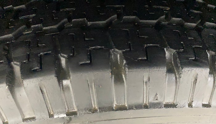 2018 Tata Hexa XMA 4X2 7 STR, Diesel, Automatic, 47,569 km, Right Rear Tyre Tread