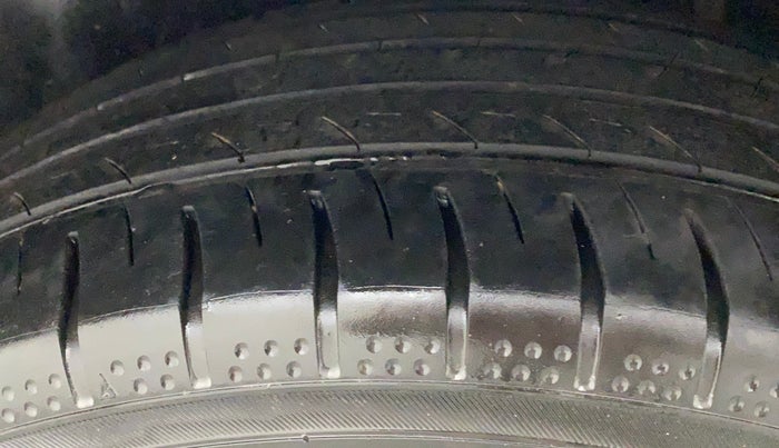 2022 Maruti Ciaz ALPHA  AT 1.5 SHVS PETROL, Petrol, Automatic, 32,780 km, Left Rear Tyre Tread