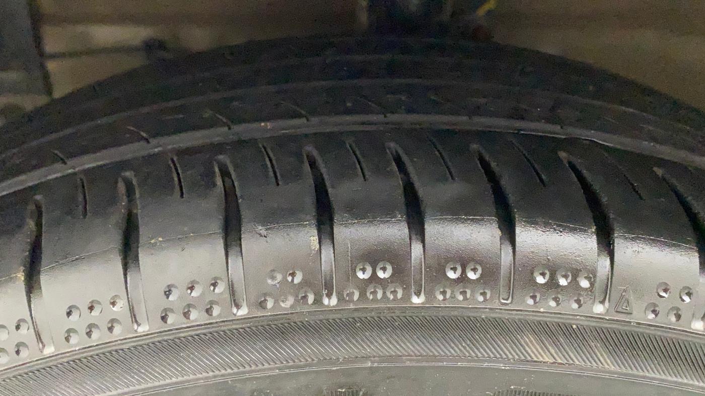 2022 Maruti Ciaz ALPHA  AT 1.5 SHVS PETROL, Petrol, Automatic, 32,780 km, Left Front Tyre Tread
