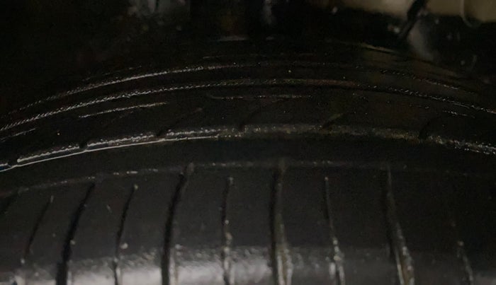 2014 Toyota Etios CROSS 1.4 VD, Diesel, Manual, 1,27,222 km, Right Front Tyre Tread