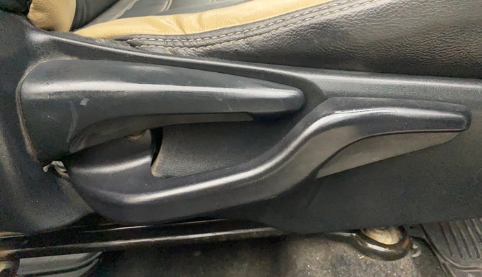 2014 Toyota Etios CROSS 1.4 VD, Diesel, Manual, 1,27,222 km, Driver Side Adjustment Panel