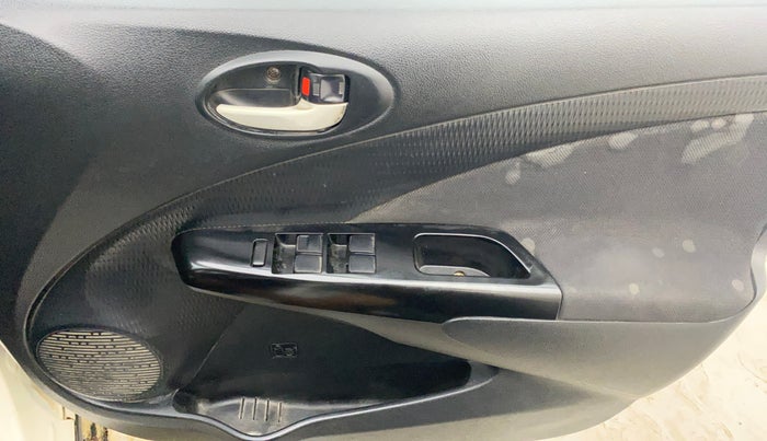 2014 Toyota Etios CROSS 1.4 VD, Diesel, Manual, 1,27,222 km, Driver Side Door Panels Control