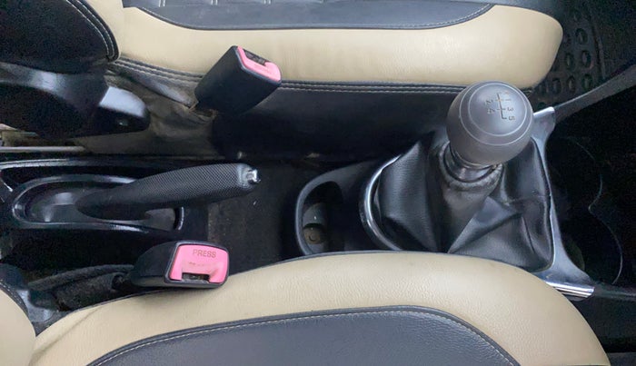 2014 Toyota Etios CROSS 1.4 VD, Diesel, Manual, 1,27,222 km, Gear Lever