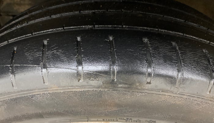 2017 Maruti Baleno ZETA PETROL 1.2, Petrol, Manual, 1,32,822 km, Left Front Tyre Tread