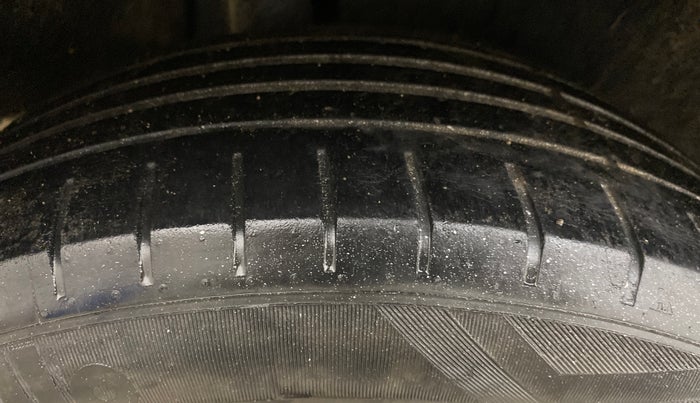 2017 Maruti Baleno ZETA PETROL 1.2, Petrol, Manual, 1,32,822 km, Right Rear Tyre Tread