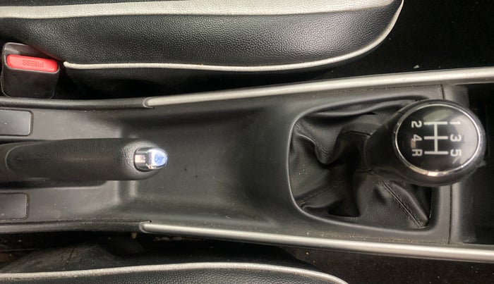 2017 Maruti Baleno ZETA PETROL 1.2, Petrol, Manual, 1,32,822 km, Gear Lever