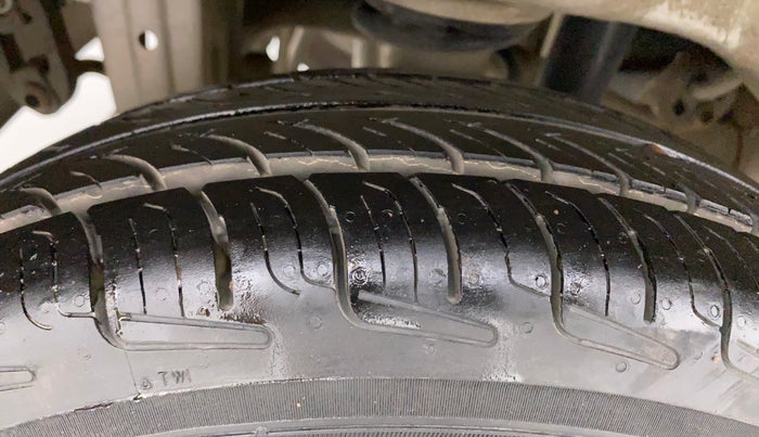 2015 Maruti Alto 800 LXI, Petrol, Manual, 60,459 km, Right Rear Tyre Tread