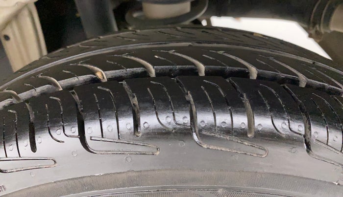 2015 Maruti Alto 800 LXI, Petrol, Manual, 60,459 km, Left Rear Tyre Tread