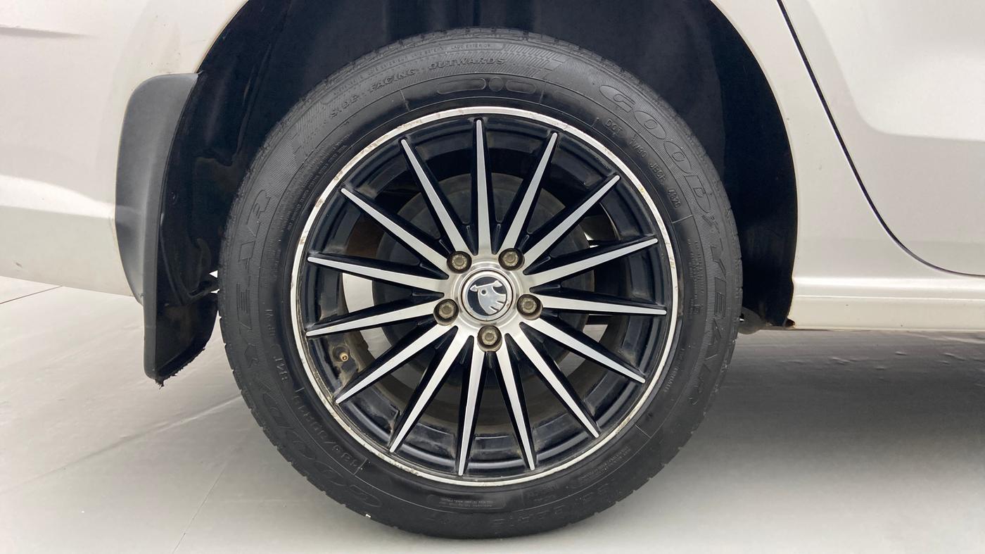 2020 Skoda Rapid ACTIVE 1.0 TSI, Petrol, Manual, 40,819 km, Right Rear Wheel