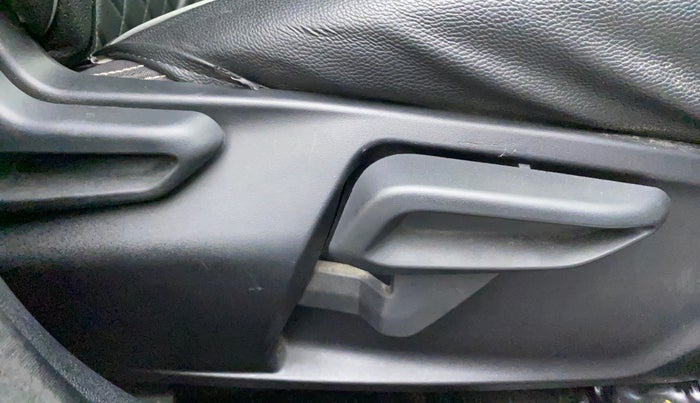 2020 Tata Tiago XZ PLUS PETROL, Petrol, Manual, 31,679 km, Driver Side Adjustment Panel