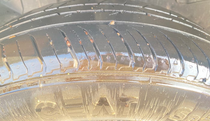 2023 Tata NEXON XM PETROL, CNG, Manual, 1,07,347 km, Right Rear Tyre Tread