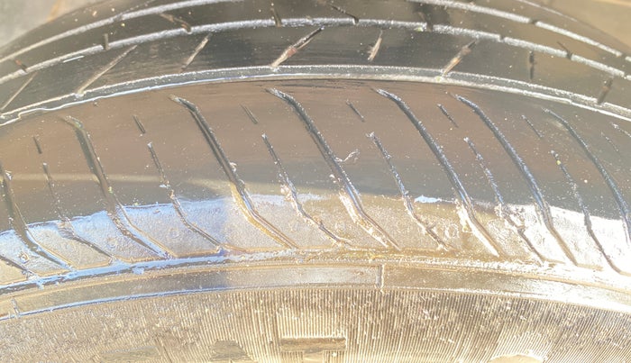 2023 Tata NEXON XM PETROL, CNG, Manual, 1,07,347 km, Right Front Tyre Tread