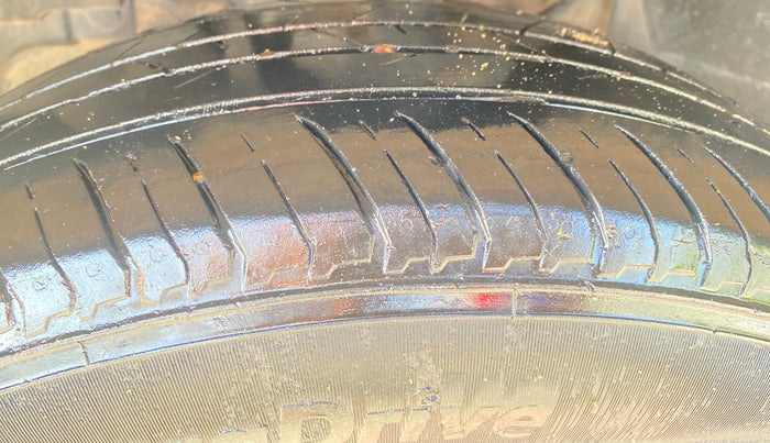 2023 Tata NEXON XM PETROL, CNG, Manual, 1,07,347 km, Left Front Tyre Tread