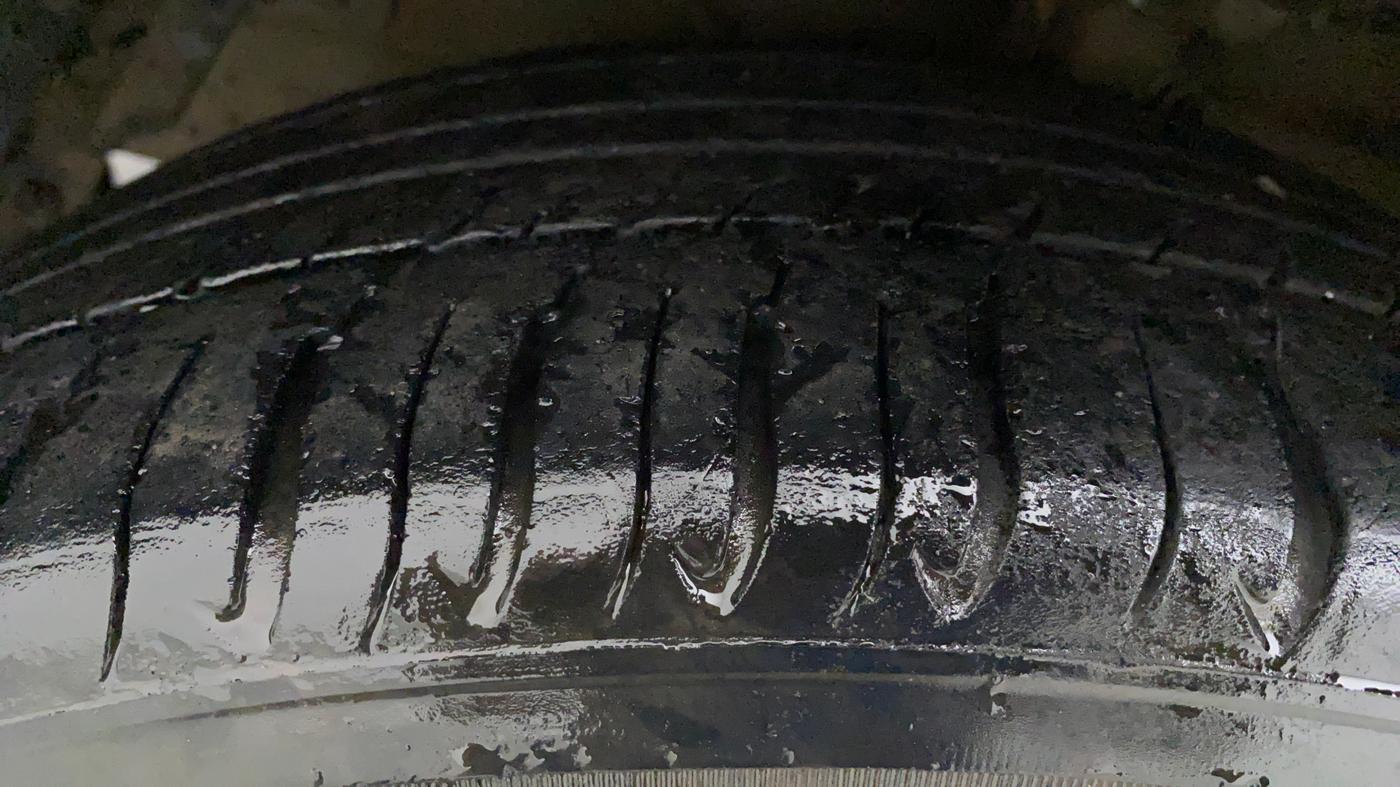 2016 Maruti Ciaz VDI+ SHVS, Diesel, Manual, 73,743 km, Left Rear Tyre Tread