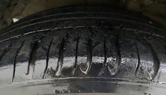 2016 Maruti Ciaz VDI+ SHVS, Diesel, Manual, 73,743 km, Left Rear Tyre Tread