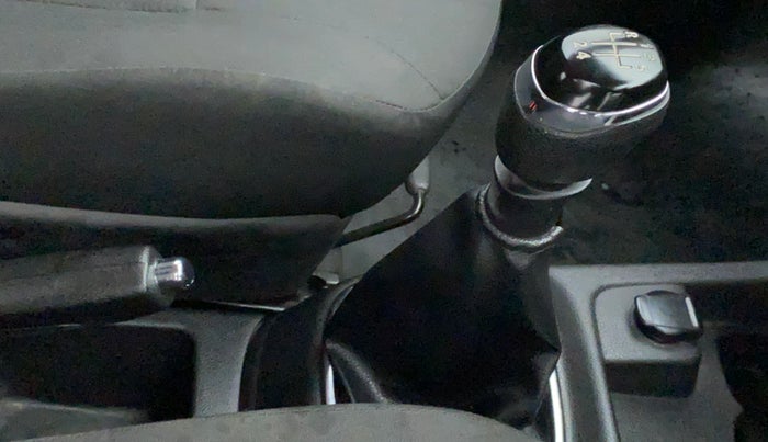 2018 Renault Kwid RXT 1.0 (O), Petrol, Manual, 14,770 km, Gear Lever