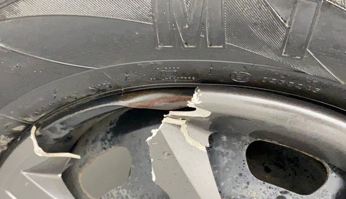 2018 Renault Kwid RXT 1.0 (O), Petrol, Manual, 14,770 km, Right rear tyre - Major and repairable