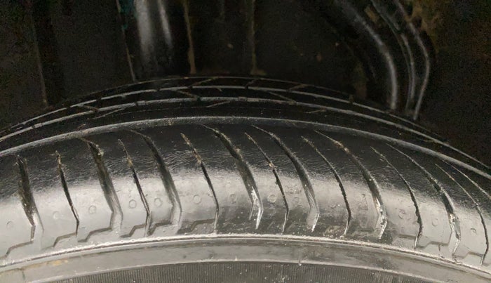 2022 Nissan MAGNITE XL, Petrol, Manual, 39,797 km, Right Rear Tyre Tread