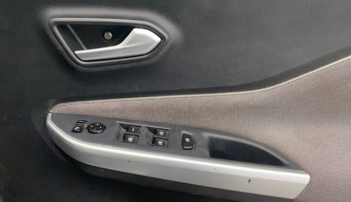 2022 Nissan MAGNITE XL, Petrol, Manual, 39,797 km, Driver Side Door Panels Control