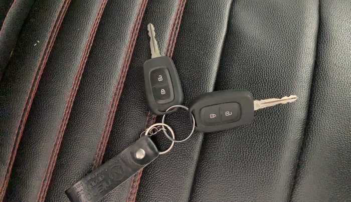 2022 Nissan MAGNITE XL, Petrol, Manual, 39,797 km, Key Close Up