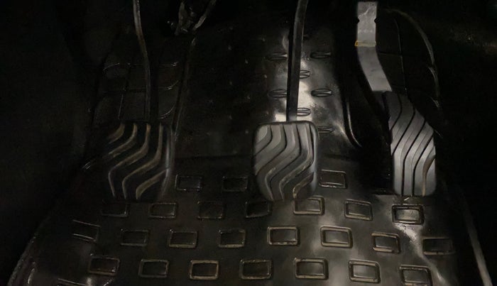 2022 Nissan MAGNITE XL, Petrol, Manual, 39,797 km, Pedals