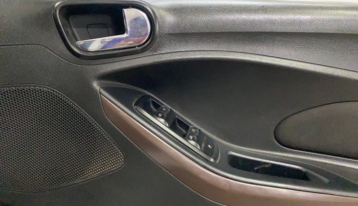 2018 Ford FREESTYLE TITANIUM 1.2 PETROL, Petrol, Manual, 73,353 km, Driver Side Door Panels Control