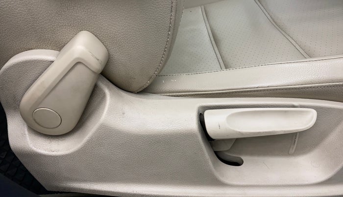 2015 Volkswagen Jetta COMFORTLINE TDI, Diesel, Manual, 1,19,867 km, Driver Side Adjustment Panel