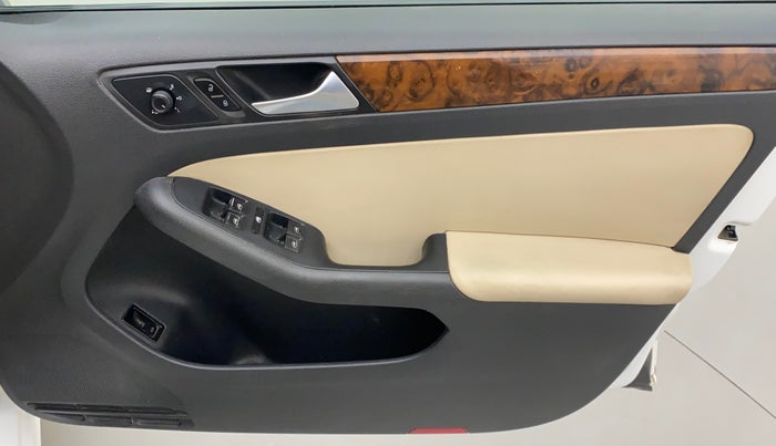 2015 Volkswagen Jetta COMFORTLINE TDI, Diesel, Manual, 1,19,867 km, Driver Side Door Panels Control