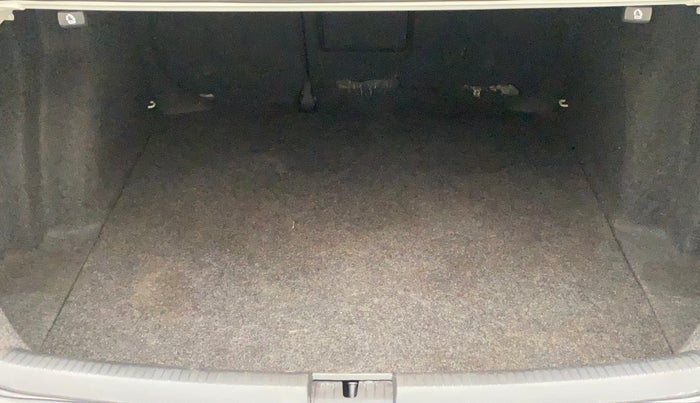 2015 Volkswagen Jetta COMFORTLINE TDI, Diesel, Manual, 1,19,867 km, Boot Inside