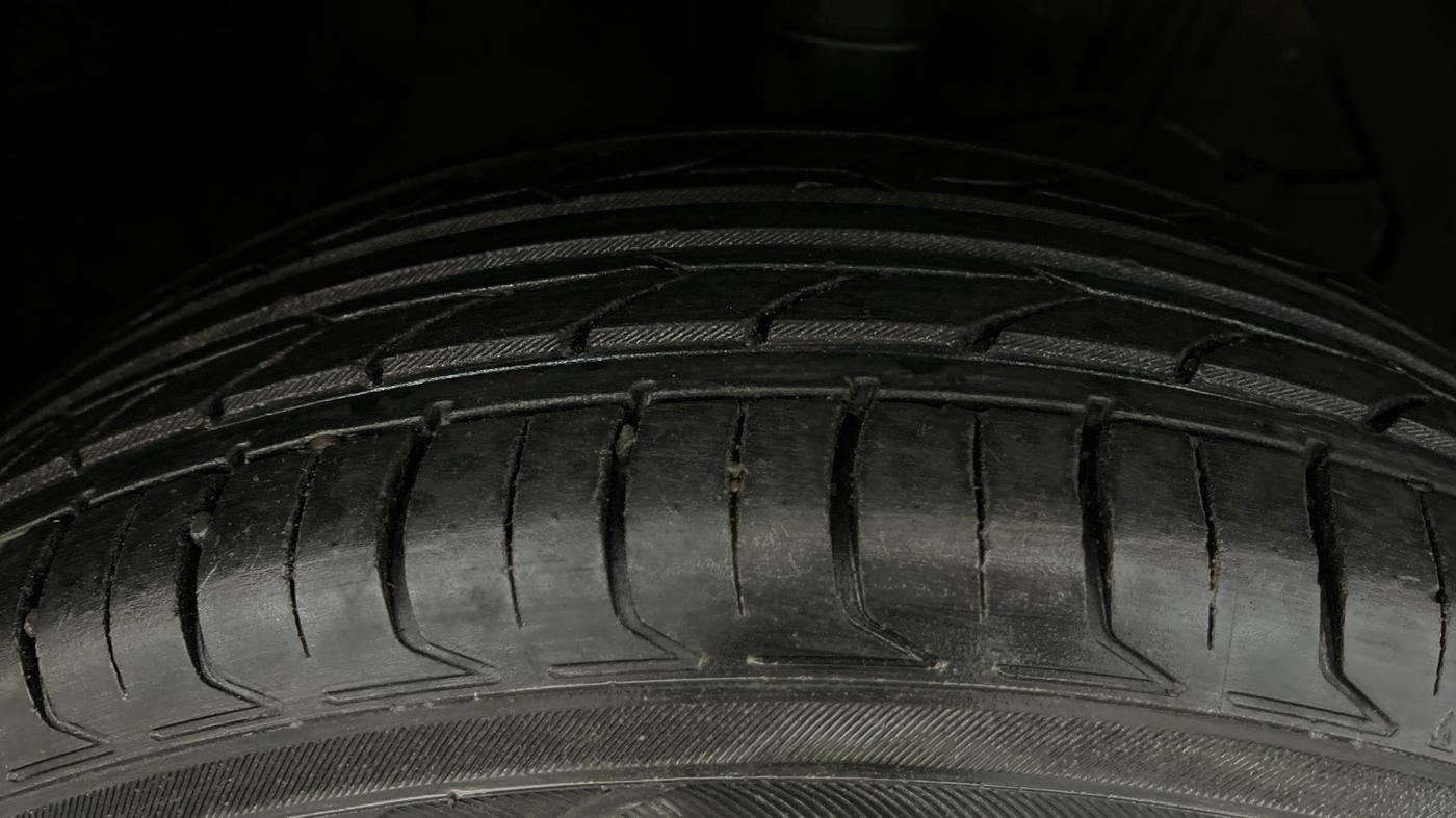 2022 Toyota URBAN CRUISER PREMIUM GRADE AT, Petrol, Automatic, 65,500 km, Right Front Tyre Tread