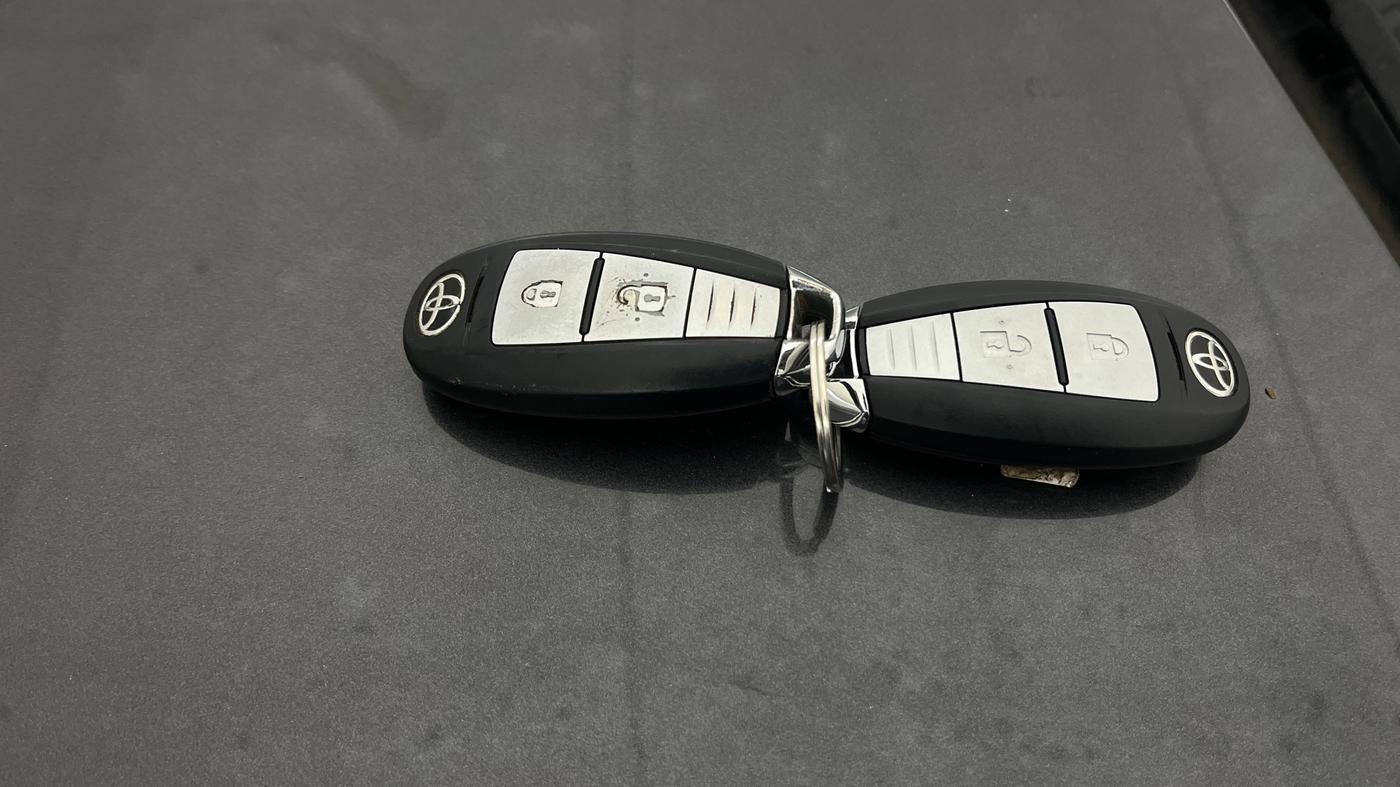 2022 Toyota URBAN CRUISER PREMIUM GRADE AT, Petrol, Automatic, 65,500 km, Key Close Up