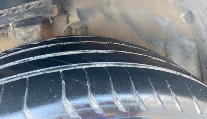 2015 Hyundai Elite i20 ASTA 1.4 CRDI, Diesel, Manual, 80,150 km, Left Front Tyre Tread