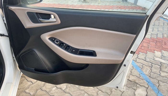 2015 Hyundai Elite i20 ASTA 1.4 CRDI, Diesel, Manual, 80,150 km, Driver Side Door Panels Control