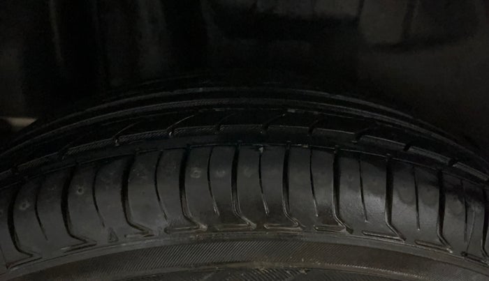 2018 Maruti Swift VXI AMT, Petrol, Automatic, 60,491 km, Right Rear Tyre Tread