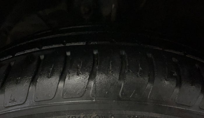 2018 Maruti Swift VXI AMT, Petrol, Automatic, 60,491 km, Left Front Tyre Tread