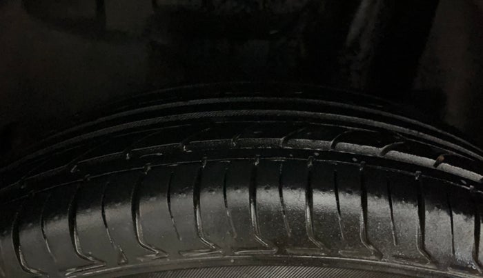 2018 Maruti Swift VXI AMT, Petrol, Automatic, 60,491 km, Left Rear Tyre Tread