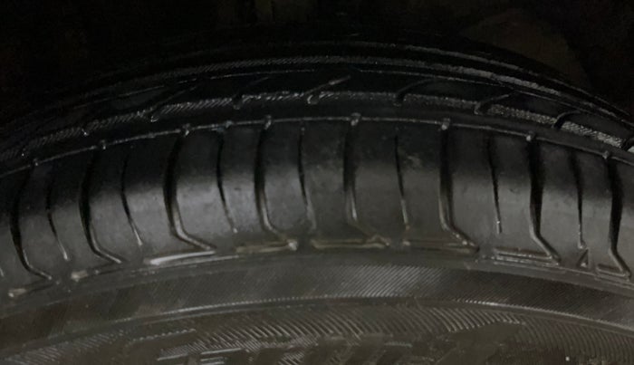 2018 Maruti Swift VXI AMT, Petrol, Automatic, 60,491 km, Right Front Tyre Tread