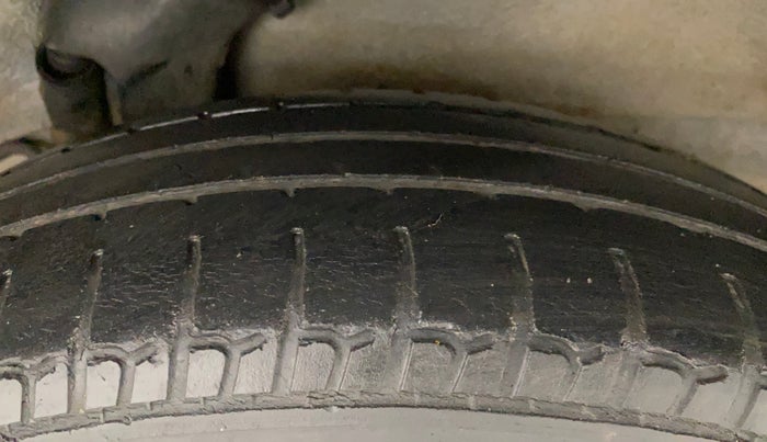 2013 Hyundai i10 SPORTZ 1.2 AT, Petrol, Automatic, 33,938 km, Left Rear Tyre Tread