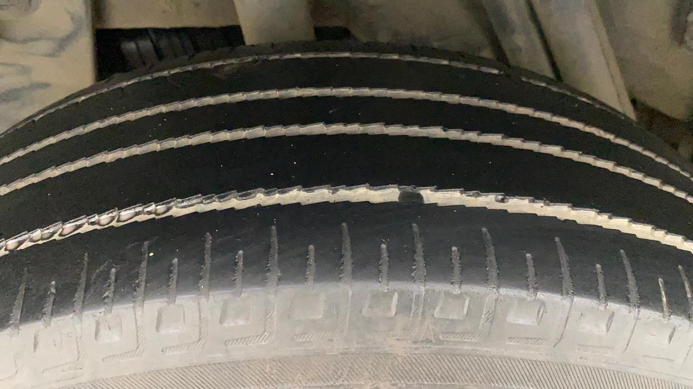 2014 Nissan Terrano XV D THP 110 PS, Diesel, Manual, 1,12,051 km, Right Rear Tyre Tread