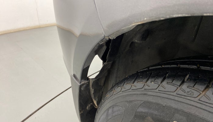 2013 Maruti Ertiga ZDI, Diesel, Manual, 91,696 km, Right quarter panel - Lining has minor damage