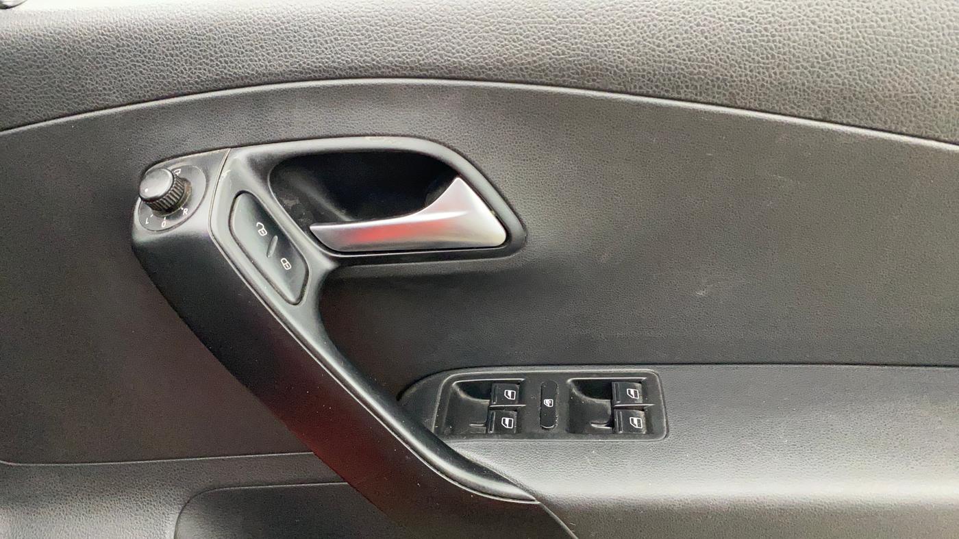 2016 Volkswagen Polo GT TSI AT, Petrol, Automatic, 74,341 km, Driver Side Door Panels Control